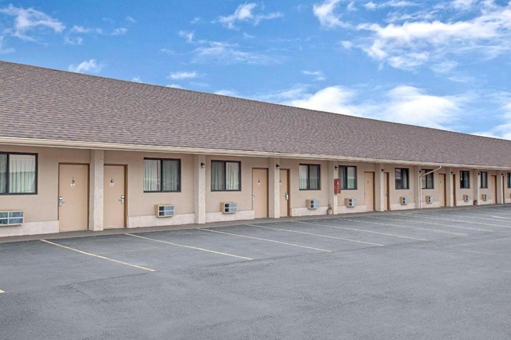 Knights Inn Pine Brook