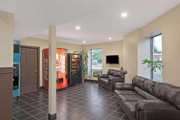 Knights Inn Pine Brook Main image